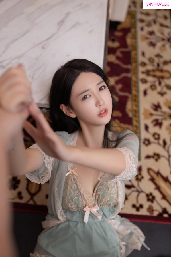 唐安琪  [XiuRen]高清写真图 2024.08.26 No.9069 唐安琪 丝袜美腿第30张图片